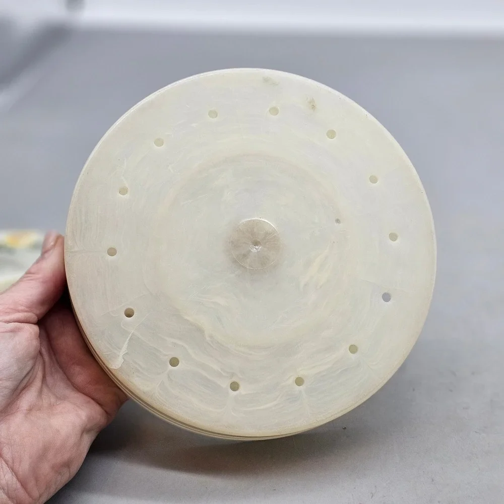 Unbranded vintage round